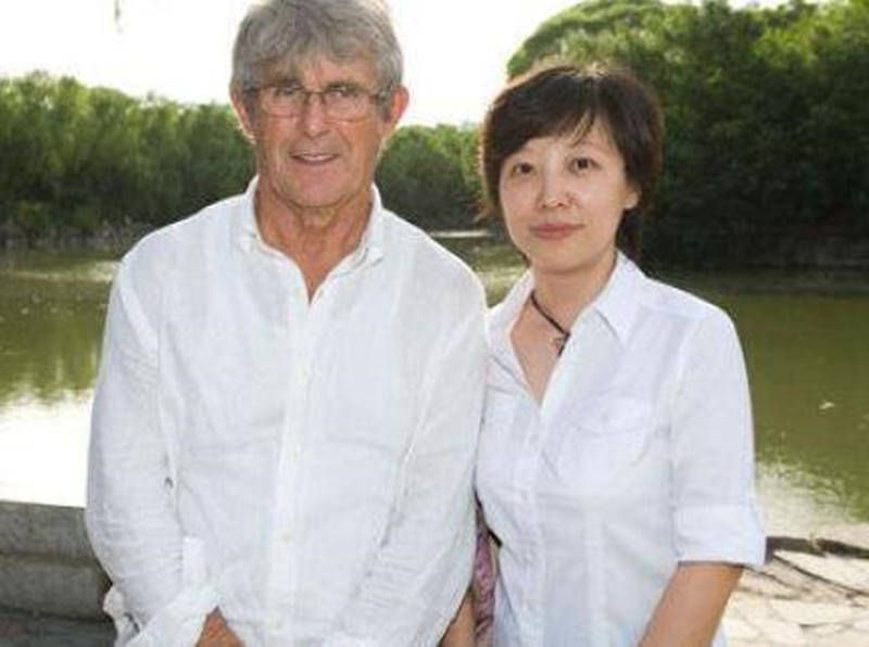美女被摸胸动漫