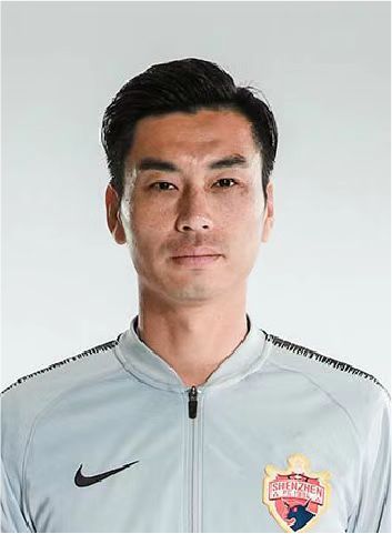 男模脱裤子全身精光gay